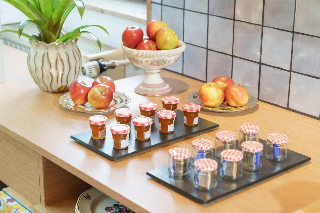 Tante Alma'S Bonner Hotel Екстериор снимка