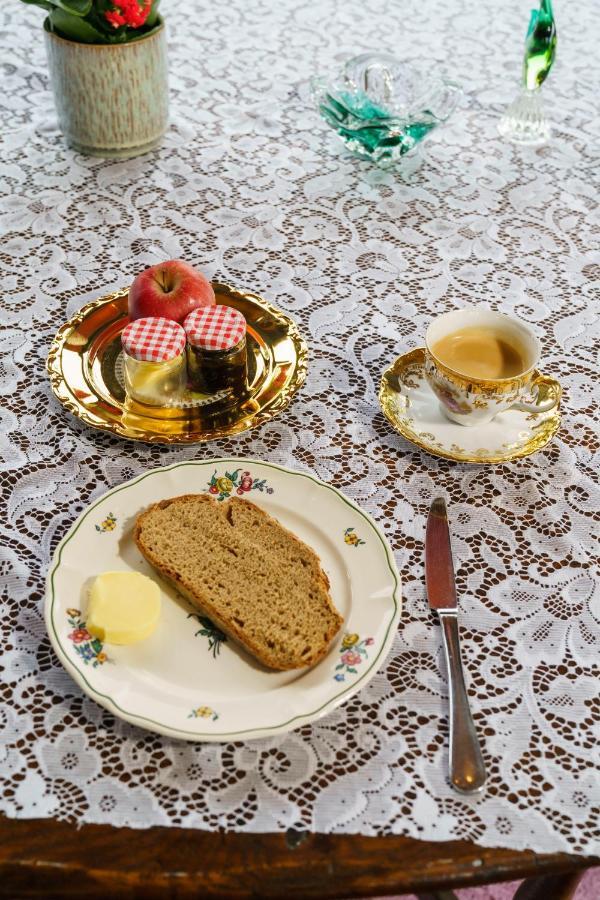 Tante Alma'S Bonner Hotel Екстериор снимка