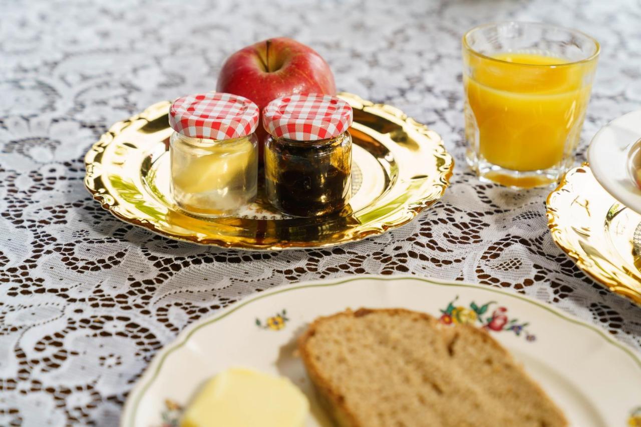 Tante Alma'S Bonner Hotel Екстериор снимка