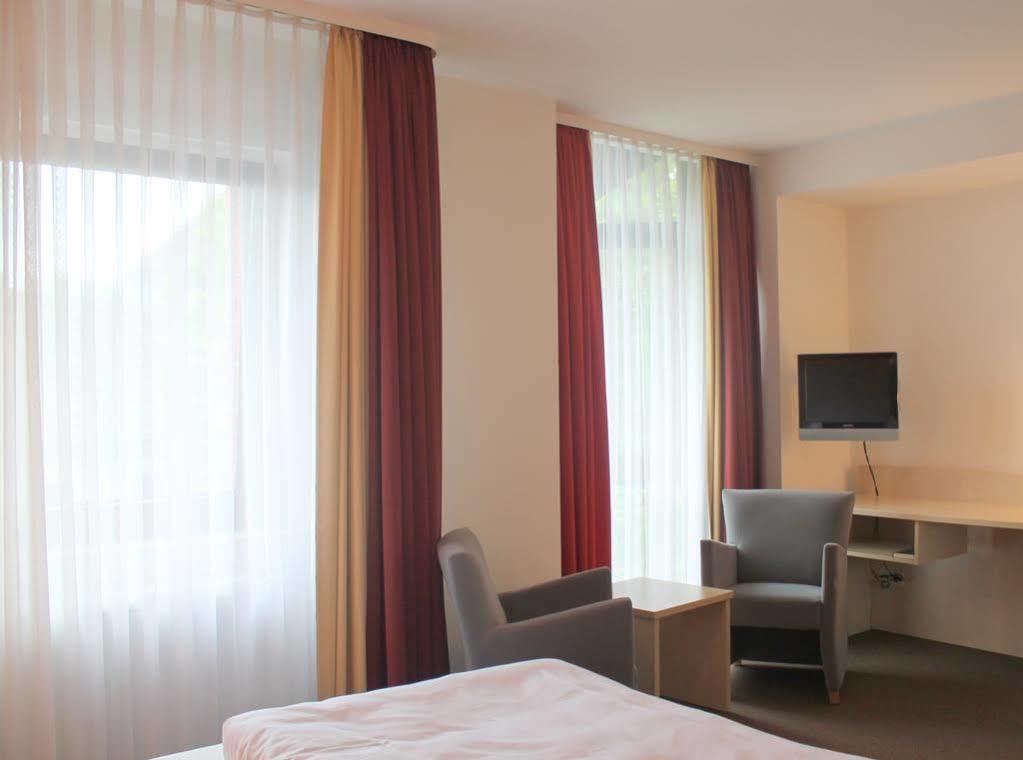 Tante Alma'S Bonner Hotel Екстериор снимка