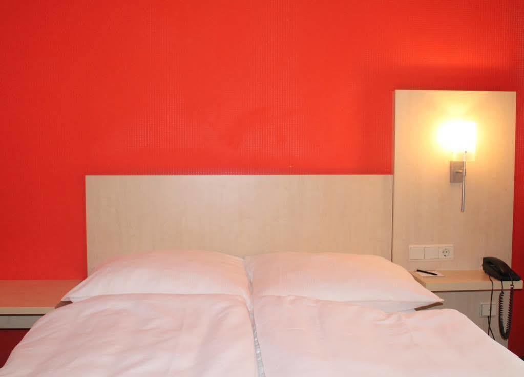 Tante Alma'S Bonner Hotel Екстериор снимка