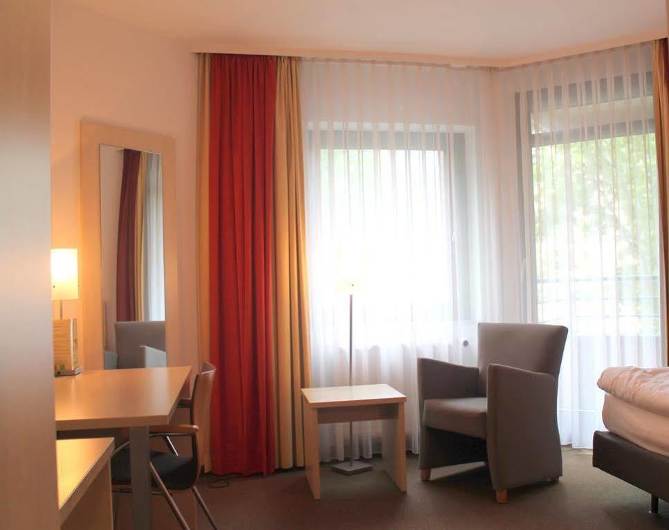 Tante Alma'S Bonner Hotel Екстериор снимка