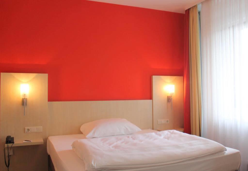 Tante Alma'S Bonner Hotel Екстериор снимка