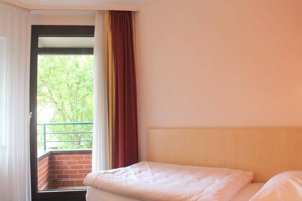 Tante Alma'S Bonner Hotel Екстериор снимка